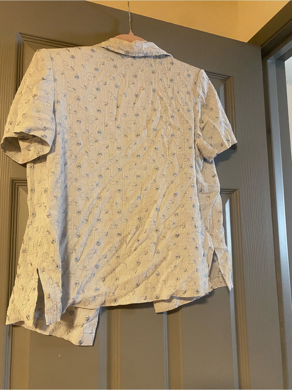 Vintage made in the USA Light Blue ShortSleeve Button-Up Shirt with Floral Print - Picture 5 of 5